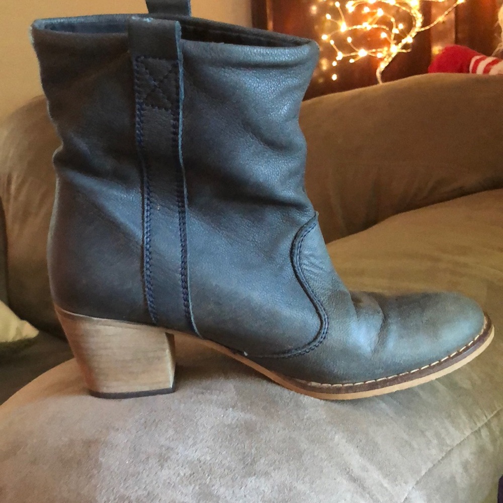 Super cute ankle boots.